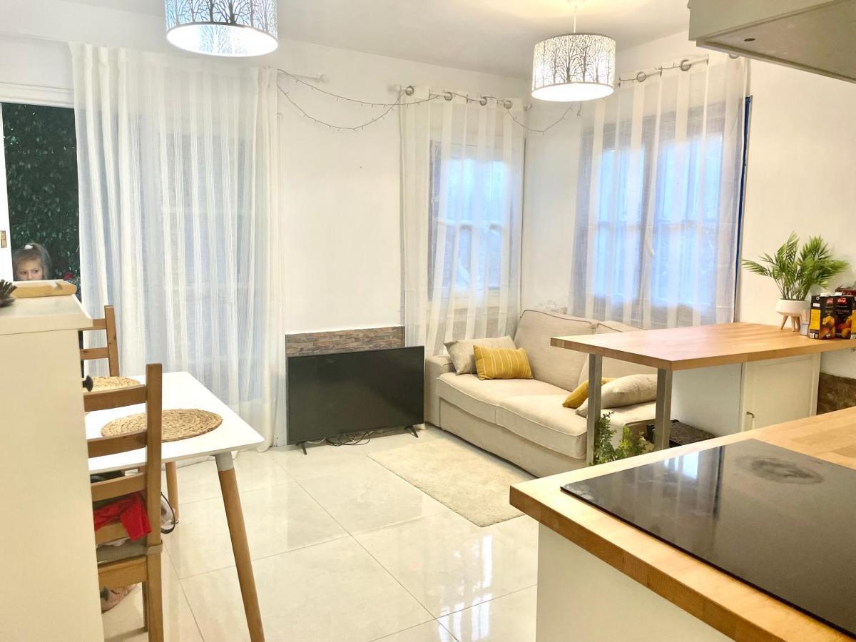 Cozy Two Bed Apartment. Адехе Экстерьер фото